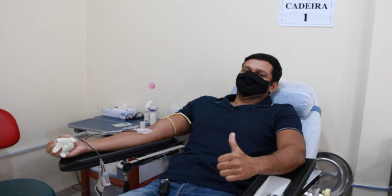 Servidores se reúnem para doar sangue ao Hemocentro