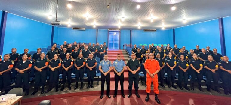 Alunos soldados recebem informações sobre aposentadoria militar